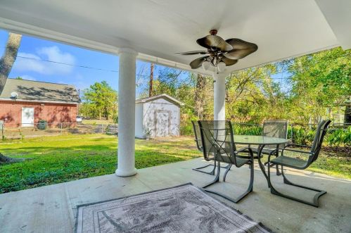 221 Normal Park Dr, Huntsville TX 77320-3438 exterior