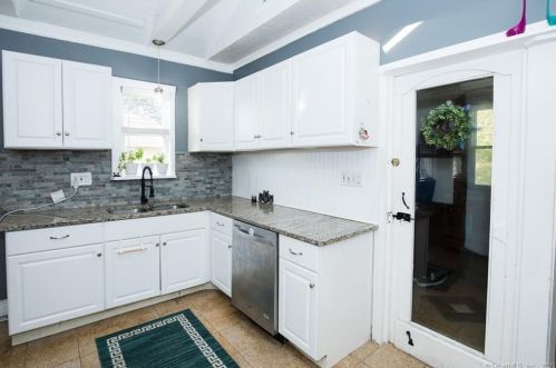 204 Broad St, Meriden CT 06450-6505 exterior