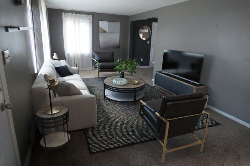 1725 Leolyn St, Pittsburgh, PA 15210-3977