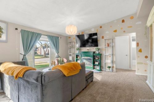 7644 Charlesworth St, Dearborn Heights MI  48127-1614 exterior