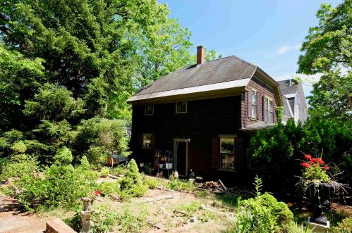 6 Kent St, Concord, NH 03301-2511