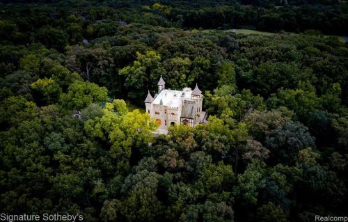 2009 Victoria Hl, Rochester MI exterior