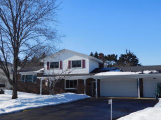 720 Dartmouth Dr, Neenah, WI 54956-3507