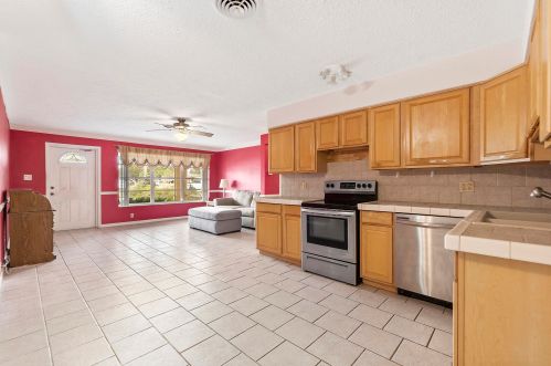 748 Oak St, Fort Pierce FL 34952-1341 exterior