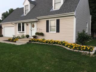 1111 Almond Dr, Aurora, IL 60506-1609