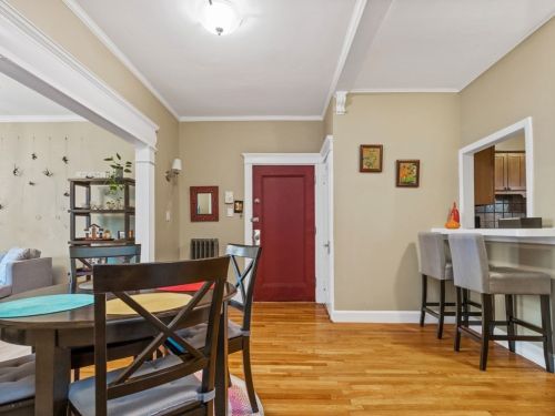 95 Mason Ter, Brookline, MA 02446-2609