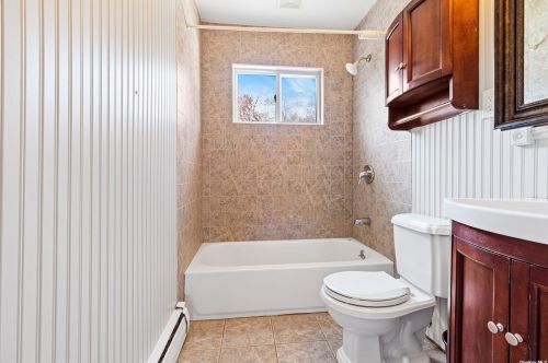 34 Guilford Park Dr, Babylon NY 11704-7928 exterior