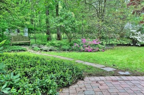 22 Cedar Lk, Parsippany NJ 07834-1805 exterior