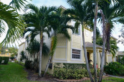 1948 Grand Dr, Fort Pierce FL 34952-7795 exterior