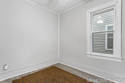 820 1 St, Grand Rapids MI 49504-5575 exterior