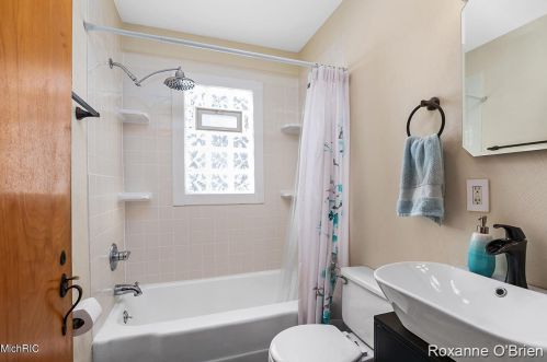 730 Oakcrest St, Wyoming MI exterior