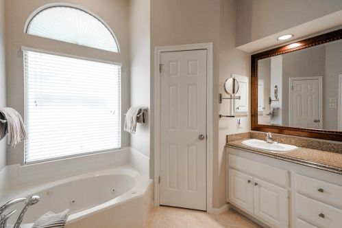 3218 Redwood Lake Dr, Humble TX 77345-1128 exterior