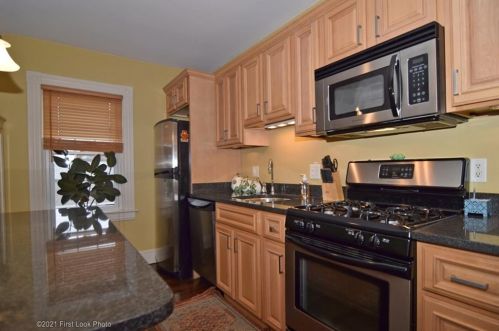 29 Radcliffe Ave, Providence, RI 02908-2942