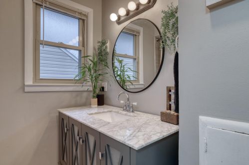 10015 Glendale Ave, Milwaukee WI  53225-4624 exterior