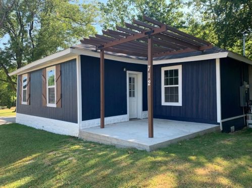 712 Barrett Ave, Denison TX  75020-5006 exterior