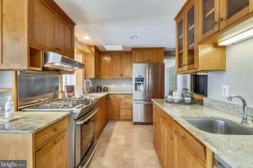 4206 Mt Vernon Memorial Hwy, Alexandria VA 22309-2809 exterior