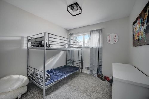 4911 76th St, Milwaukee WI  53220-4305 exterior