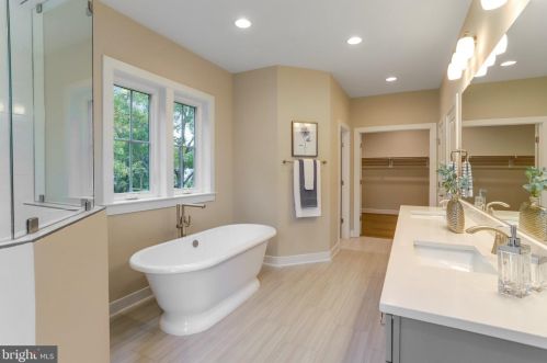 920 Darton Dr, Alexandria VA 22308-2021 exterior