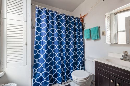 900 Damen Ave, Chicago IL 60647-5508 exterior