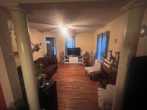 524 Westfield St, West Springfield MA 01089-3865 exterior