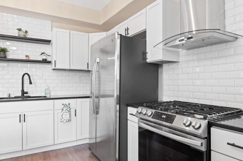 2812 8th St, Milwaukee WI 53215-3933 exterior