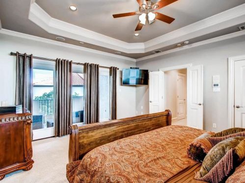 6706 Courtyard Dr, Austin TX  78730-5050 exterior