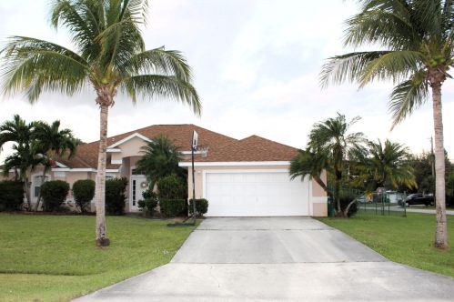 2291 Gaslight St, Fort Pierce FL  34952-7332 exterior