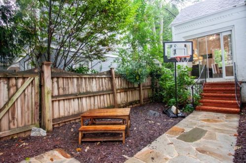 3103 Dl Dr, Atlanta GA 30305-2722 exterior