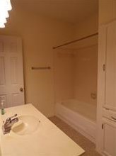 915 23rd St, Austin TX  78705-5073 exterior