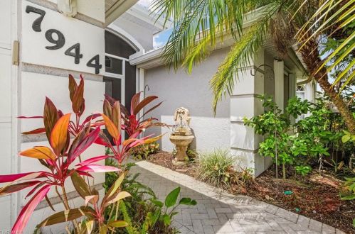 7944 Leicester Dr, Naples, FL 34104-7444