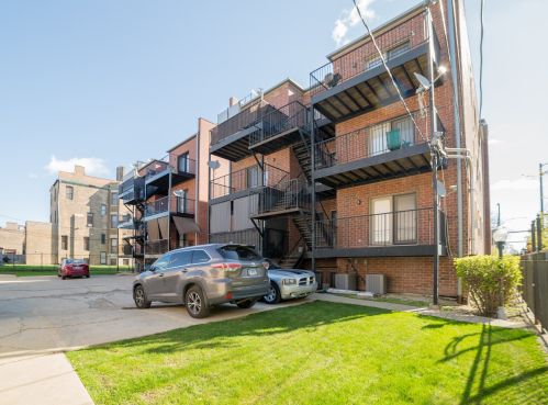 4458 King Dr, Chicago IL 60653-3311 exterior