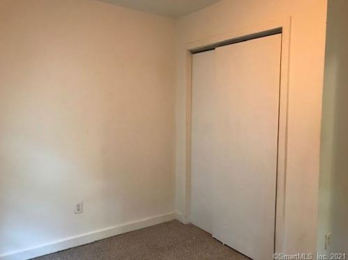 92 Smith St, Derby CT 06418-1220 exterior