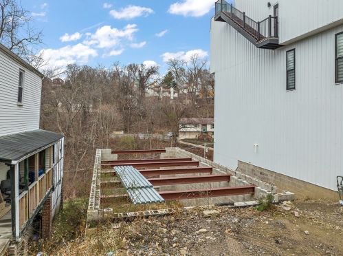 424 Clarence St, Pittsburgh, PA 15211-1142