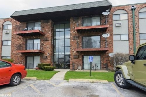 13701 Stewart Ave, Chicago IL 60827-1681 exterior