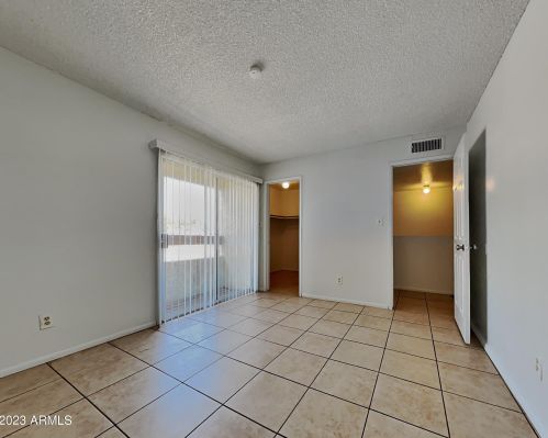2670 43rd Ave, Phoenix, AZ 85009-1022