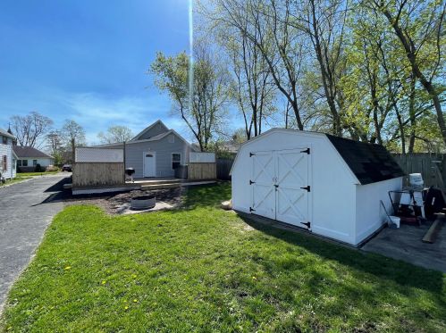 216 Park St, Watervliet MI 49098-9363 exterior