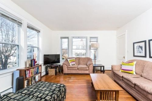 126 Colonial Rd, Providence, RI 02906-2550