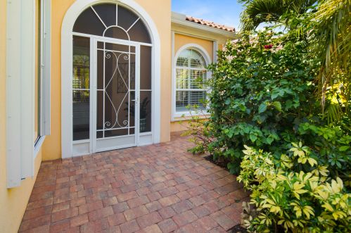 7704 Hernando Ct, Naples FL 34114-2619 exterior