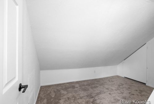 1154 Lakeside Dr, Grand Rapids MI 49503-3812 exterior