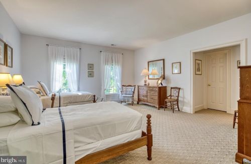 1613 Maddux Ln, Mc Lean VA 22101-3200 exterior