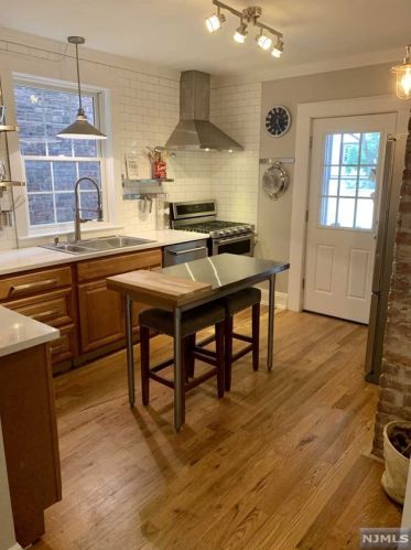 68 Mission St, Montclair NJ  07042-4518 exterior