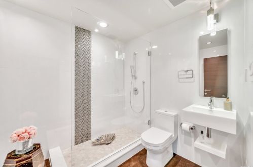 795 Kearny Dr, Valley Stream NY 11581-3624 exterior