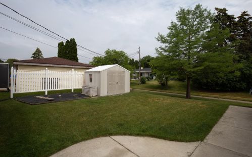 7200 Tripoli Ave, Milwaukee WI 53220-1716 exterior