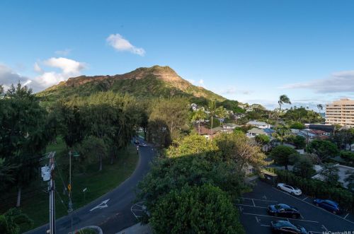 2987 Kalakaua Ave, Honolulu HI  96815-4653 exterior