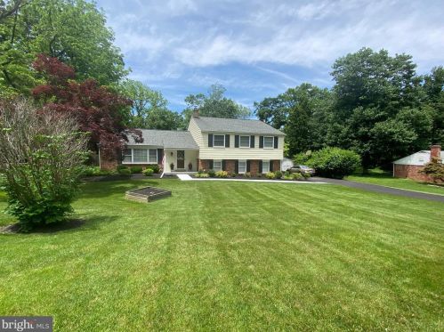 735 Hickory Ln, Berwyn PA 19312-1438 exterior