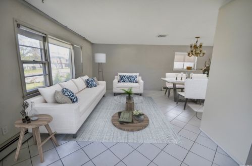 1033 Carlls Straight Path, Huntington Station, NY 11746-7043