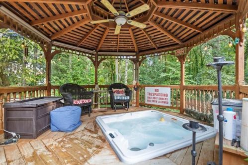 100 Riv Holw Ct, Duluth GA 30096-2414 exterior