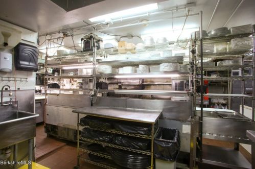 15 Franklin St, Lenox MA 01240-2304 exterior