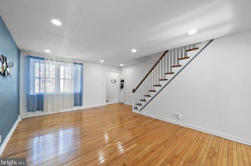 1024 Knorr St, Philadelphia PA 19111-4932 exterior