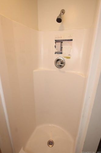 425 Burnside Ave, Hartford CT 06108-2711 exterior